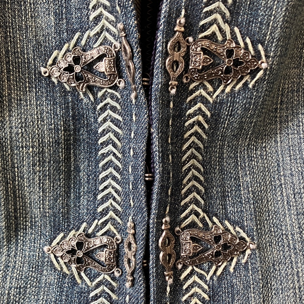 Elie Tahari Denim Jacket with Embroidered Details - Picture 6 of 15